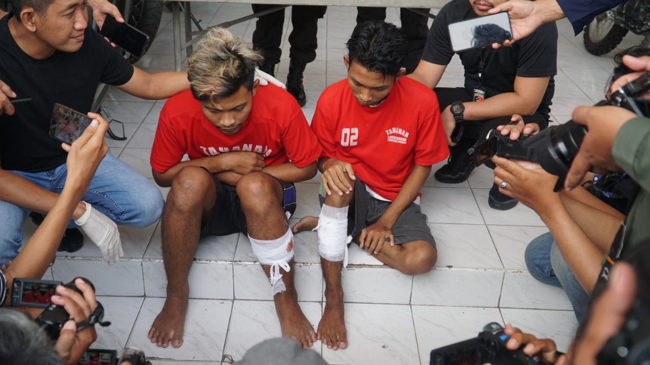 Kedua pelaku begal motor yang merupakan anak PNS. (Foto: Faiq/ngopibareng.id)