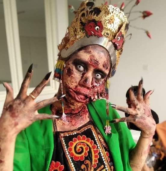 Cosplay penari gandrung dengan wajah zombi yang menyeramkan inilah yang menuai polemik (foto : istimewa)