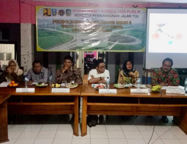 Proses konsultasi publik dalam rangka pembangunan Tol Probowangi di Banyuwangi (foto : istimewa)