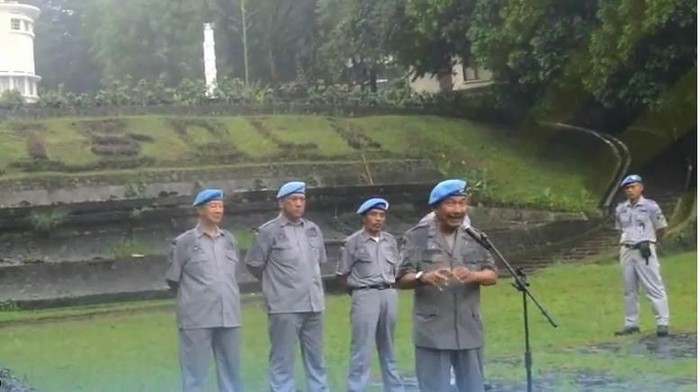 Salah satu kegiatan Sunda Empire di Taman Isola, Universitas Pendidikan Indonesia (UPI) Bandung. (Foto: Dok. Sunda Empire)