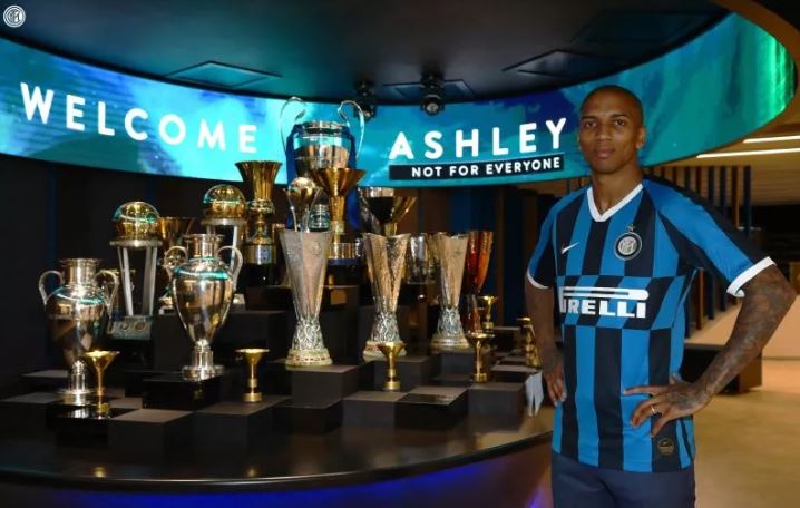 Mantan kapten Manchester United, Ashley Young gabung Inter Milan. (Foto: Twitter Ashley Young/Inter Milan)