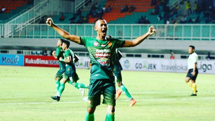 Mantan striker PS Tira-Persikabo, Sanzan Fauzi Husaeni, saat membela mantan klubnya. (Foto: Instagram @sanzan_fahri_husaeni)