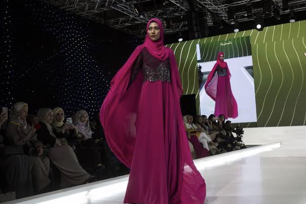 Pakaian penutup aurat perempuan di Fashion Show. (Foto Goltune.com)