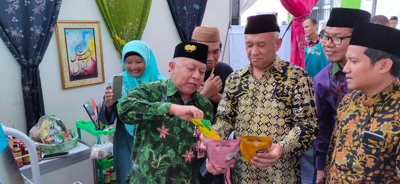 Kader IPPNU ketika mengikuti program One Pesantren One Product (OPOP). (Foto: Istimewa) 