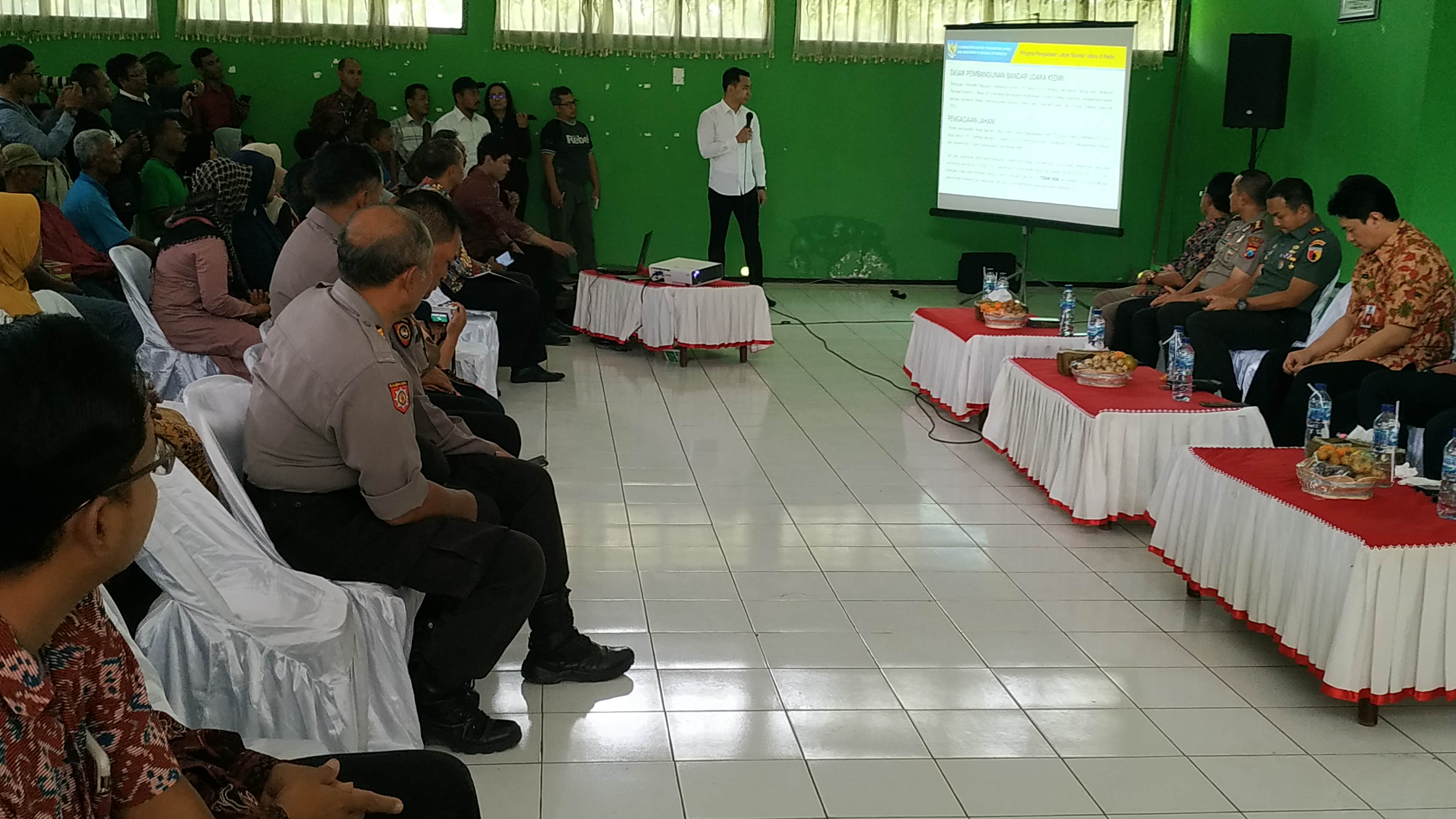 Pertemuan sosialisasi terkait pembangunan Bandara Kediri. (Foto: Fendi/ngopibareng)