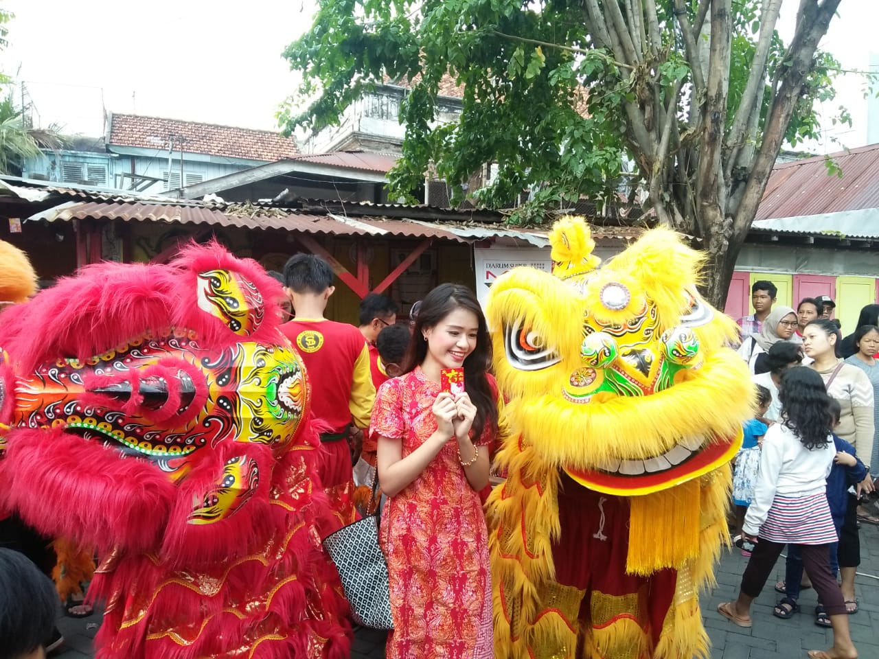 Atraksi barongsai yang ditunggu-tunggu warga Tambak Bayan. (Foto: Pita/ngopibareng.id)