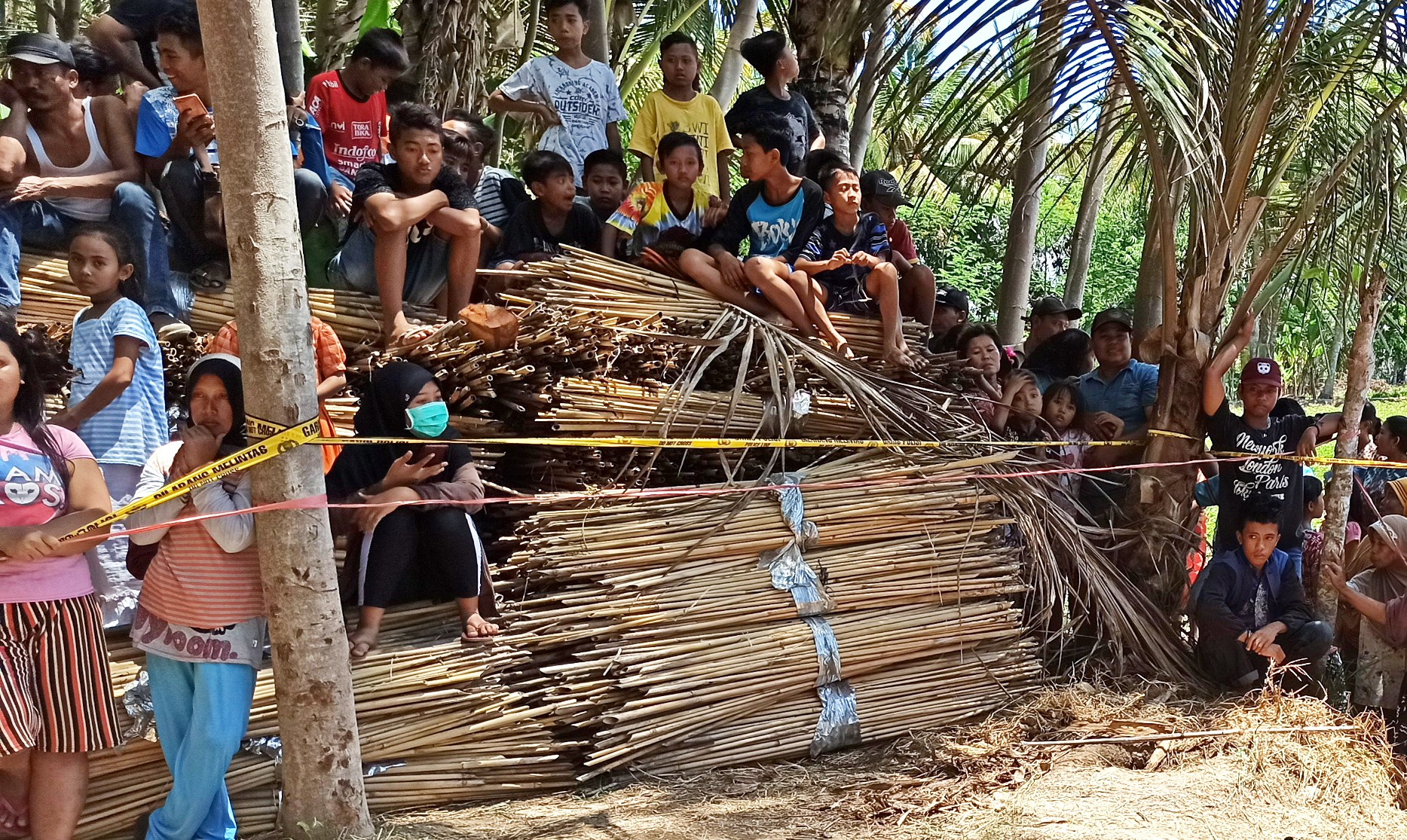 Tumpukan lanjaran seperti inilah yang digunakan untuk membakar korban. (Foto: Hujaini/ngopibareng.id)