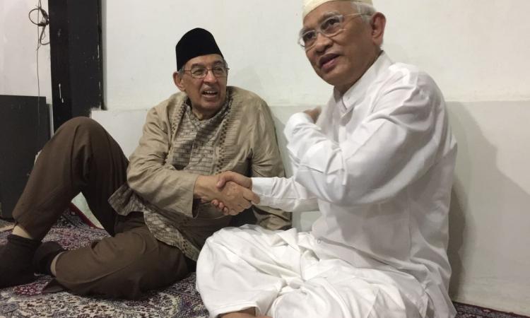 Prof M Quraish Shihab saat bersama KH A Mustofa Bisri di Rembang. (Foto: Istimewa)