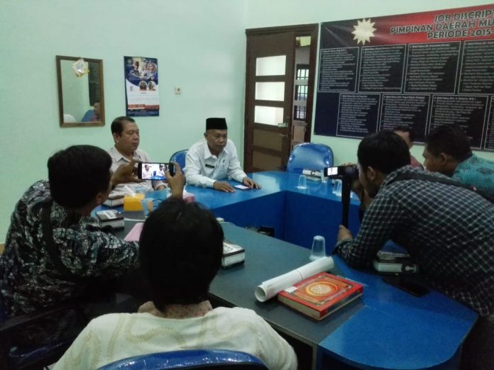 Kusno (depan kanan) didampingi Dr Hazmi saat konferensi pers, Kamis 30 Januari 2020. (Foto:Istimewa)