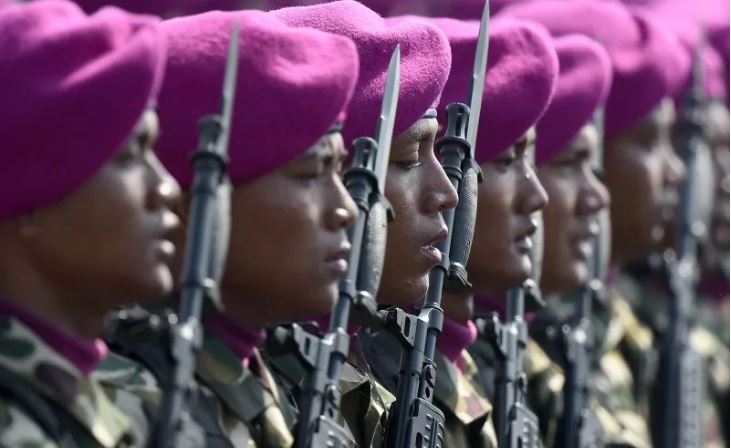 Dokumen prajurit Korps Marinir TNI AL mengikuti defile saat Upacara Perayaan HUT TNI ke-74 di Lanud Halim Perdanakusuma, Jakarta Timur, Sabtu 5 Oktober 2019. (Foto: Antara/Risyal Hidayat)