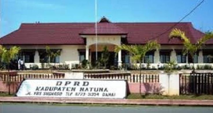 DPRD Kabupaten Natuna. Warga Natuna duduki DPRD memprotes evakuasi WNI dari Wuhan. (Foto:Lidik)