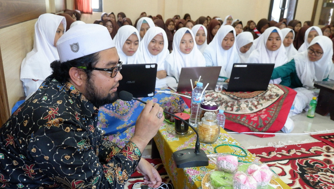 Pengasuh Pesantren Zainul Hasan, Genggong, Kabupaten Probolinggo, KH Moh. Hasan Hassan Malik. (Foto: Ikhsan/ngopibareng.id)