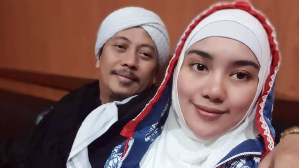 Bebi Silvana bersama suami, Opick. (Foto: Instagram)