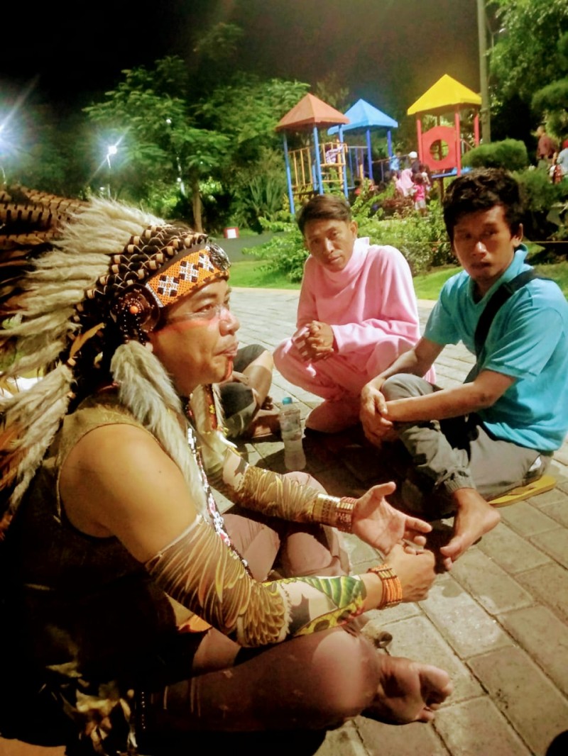 Cosplayer Indian Apache, 3 Jam Nongkrong Dapat Duit Rp700 Ribu