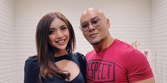 Millendaru atau Millen Cyrus bersama Deddy Corbuzier. (Foto: YouTube Deddy Corbuzier)