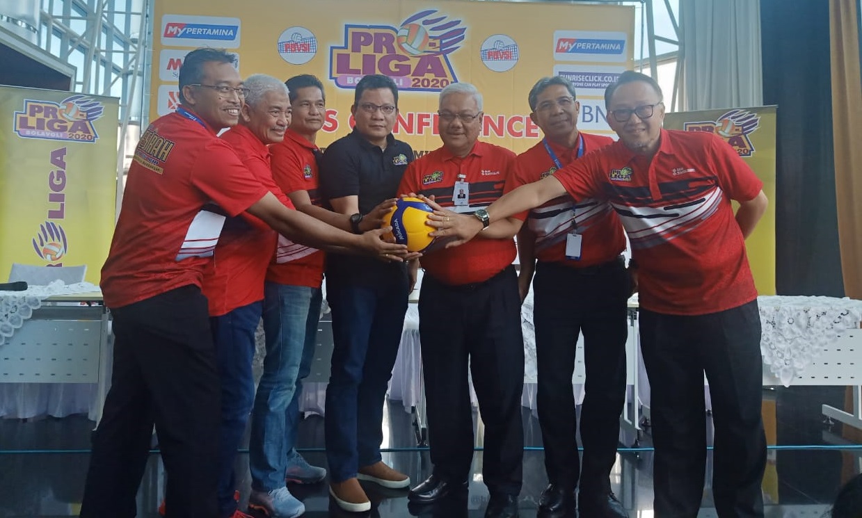 Sesi foto bersama perwakilan tim Proliga 2020 dan Petinggi Proliga. (Foto: Proliga)   