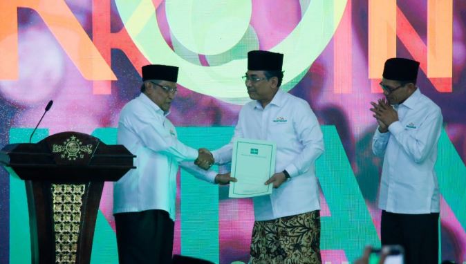 Ketua Umum Pengurus Besar Nahdlatul Ulama (PBNU) KH Said Aqil Siroj secara resmi mengukuhkan panitia muktamar ke-34 NU . DPW PKB Jateng mencanangkan Bulan Koin Muktamar NU. (Foto:nu.co.id)