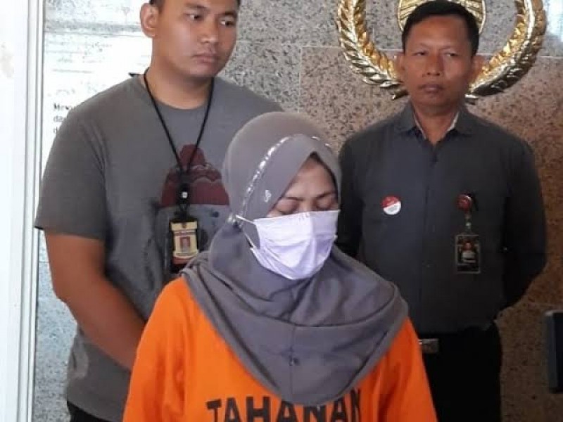 Zikria Dzatil, tersangka penghina Tri Rismaharini. (Foto: Fariz/Ngopibareng.id)