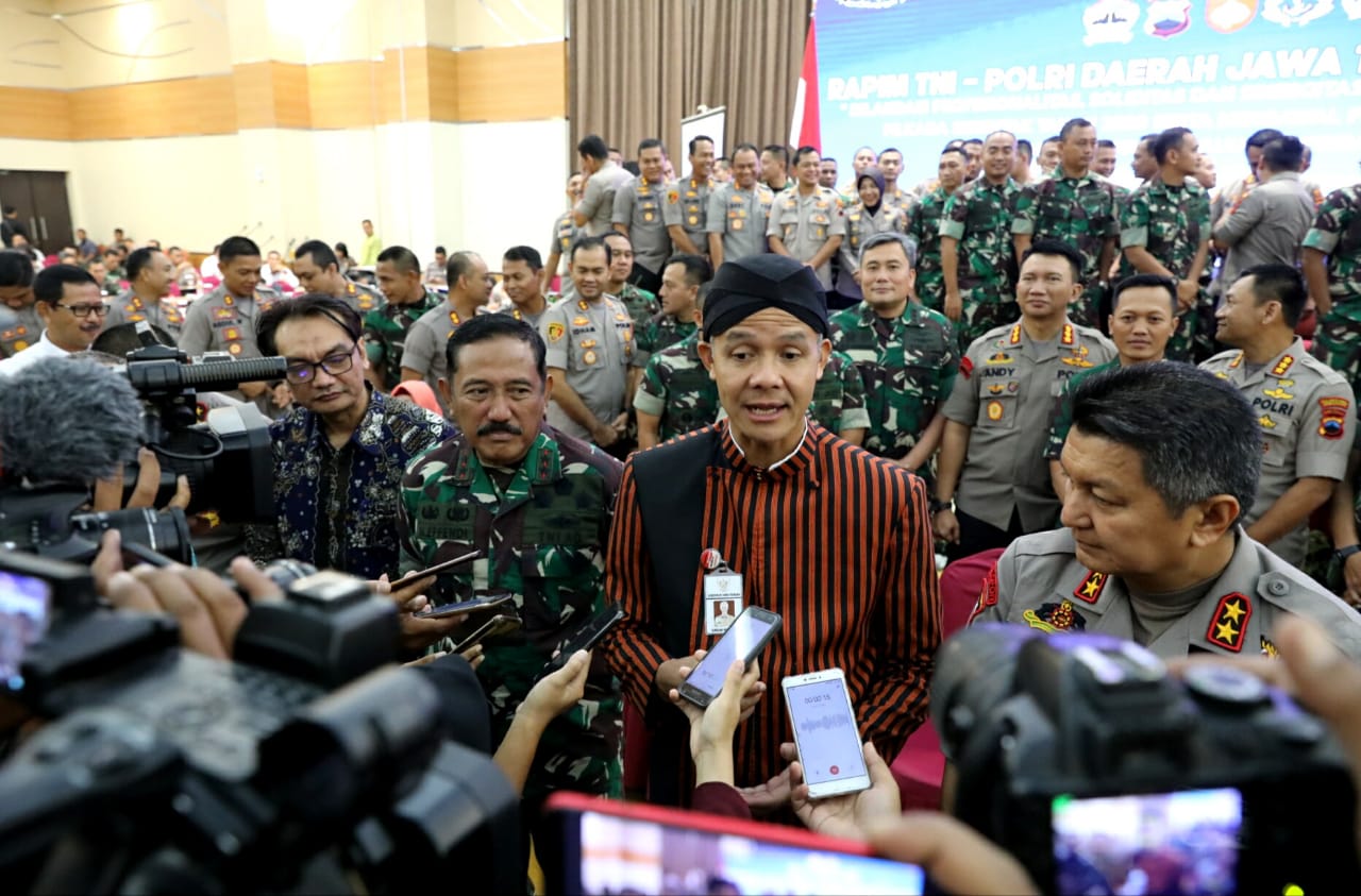 Gubernur Jawa Tengah Ganjar Pranowo saat Rakernas Persatuan Perangkat Desa Indonesia (PPDI) di Asrama Haji Donohudan, Sabtu, 8 Februari 2020. (Foto: Humas/Jateng)