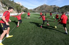 Para pemain Manchester United menjalani latihan di area Hotel Kempinski. (Foto: Twitter/@ManUtd)