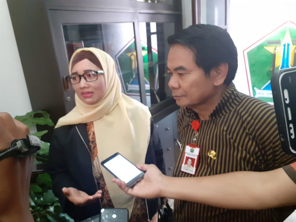 Komisioner KPAI, Retno Listyarti dan Sekretaris Daerah Kota Malang, Wasto selepas melakukan Rapat Koordinasi di Balai Kota Malang (Foto: Lalu Theo Ariawan/ngopibareng.id)