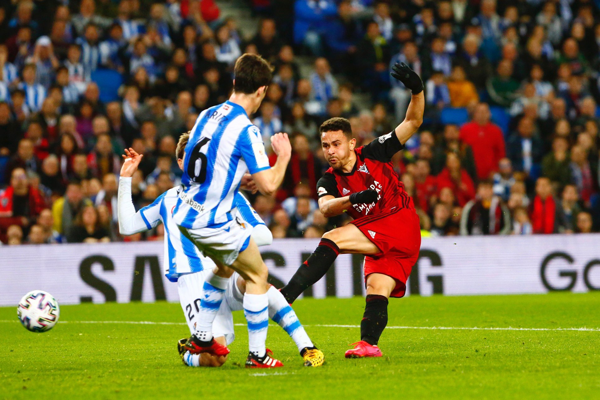 Matheus Rodrigues saat mencetak gol ke gawang Real Sociedad di leg pertama Copa del Rey. (Foto: Twitter/@CDMirandes)