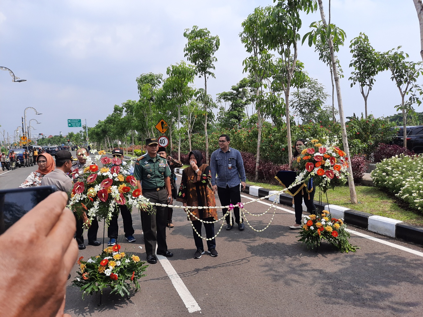 Wali Kota Surabaya Tri Rismaharini saat meresmikan MERR IIC seksi Tambak Sumur. (Foto: Alief Sambogo/Ngopibareng.id)