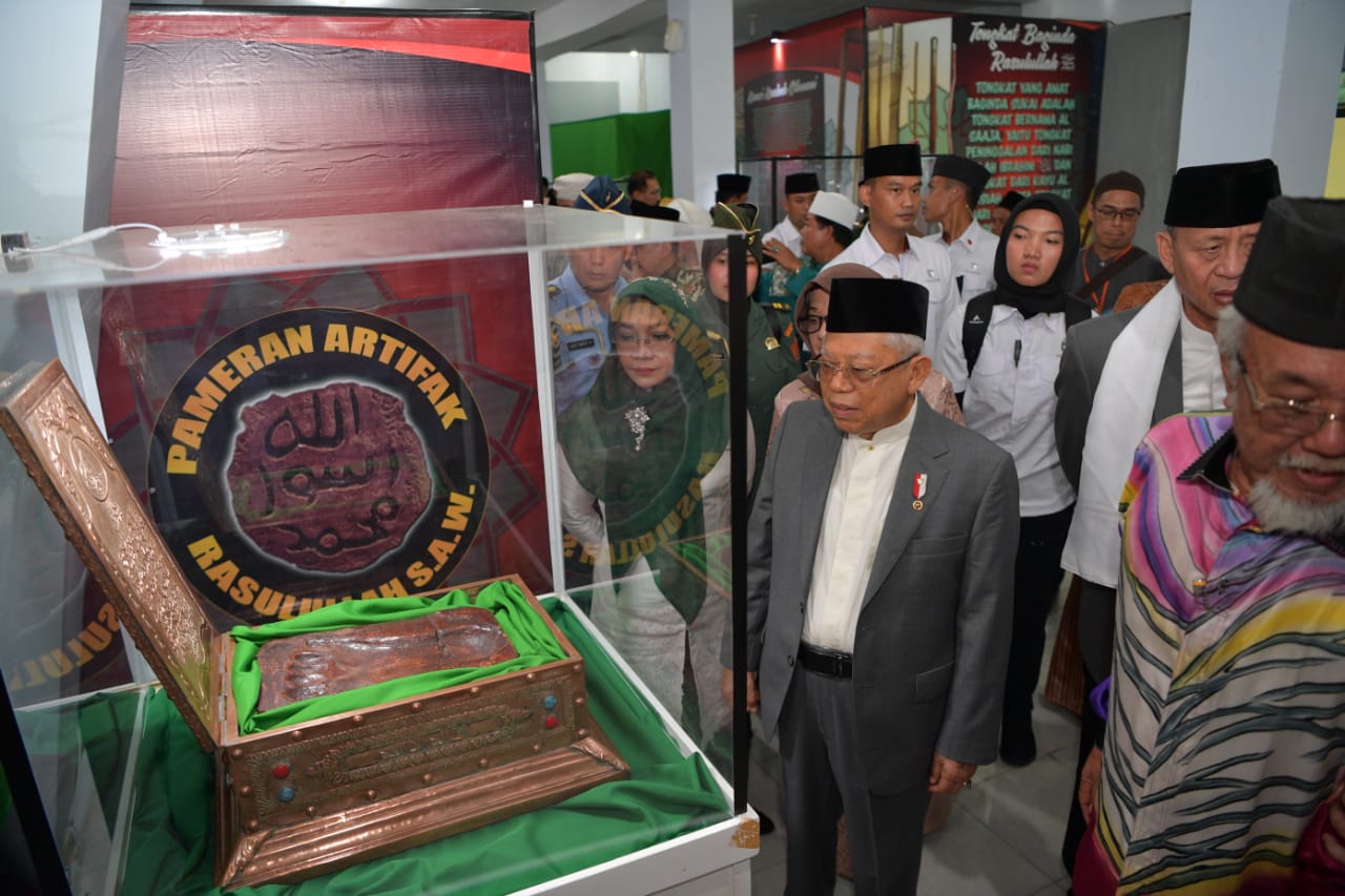 Wapres KH Ma'ruf Amin membuka pameran Artefak Rasulullah dan Para Sahabat Nabi di Museum Situs Kepurbakalaan Banten Lama, Minggu 16 Fabruari 2020. (Foto: Setwapres)