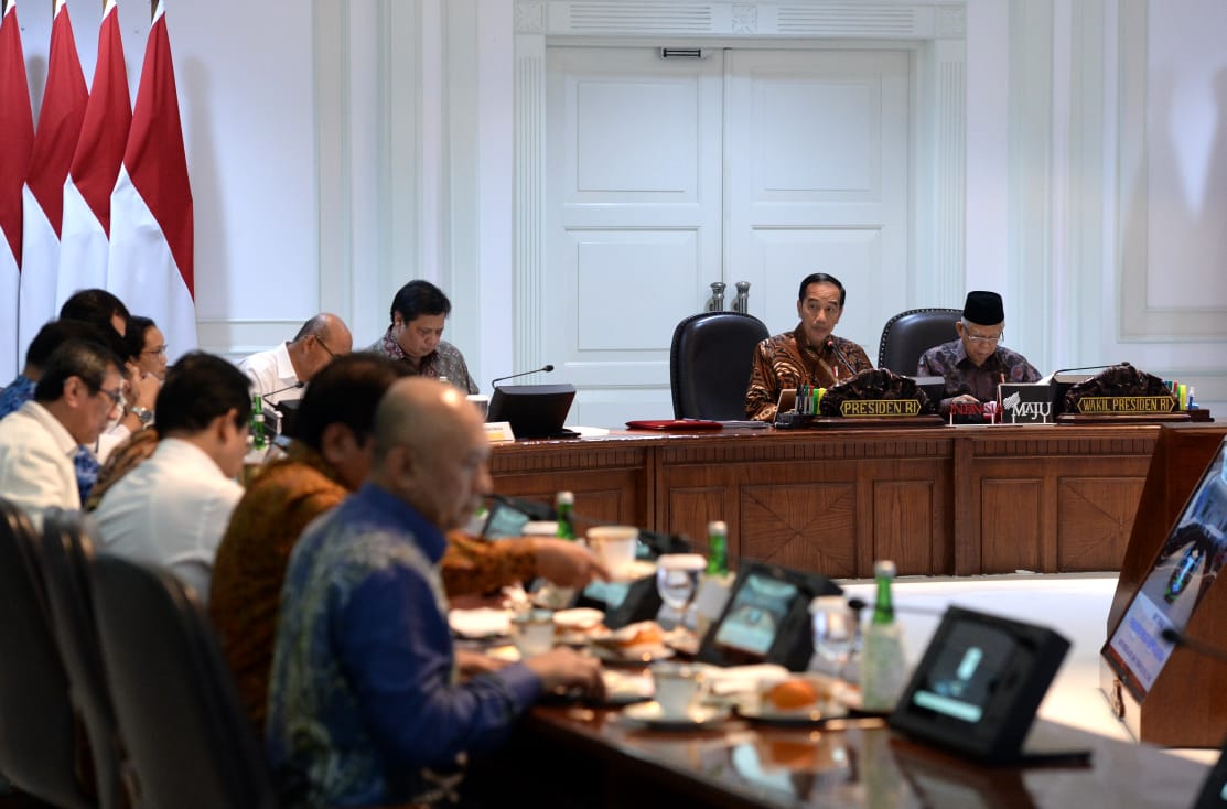 Presiden Joko Widodo (Jokowi) dan Wapres Ma'ruf Amin membahas upaya peningkatan pariwisata di Tanah Air. (Foto: BPMI Setpres)