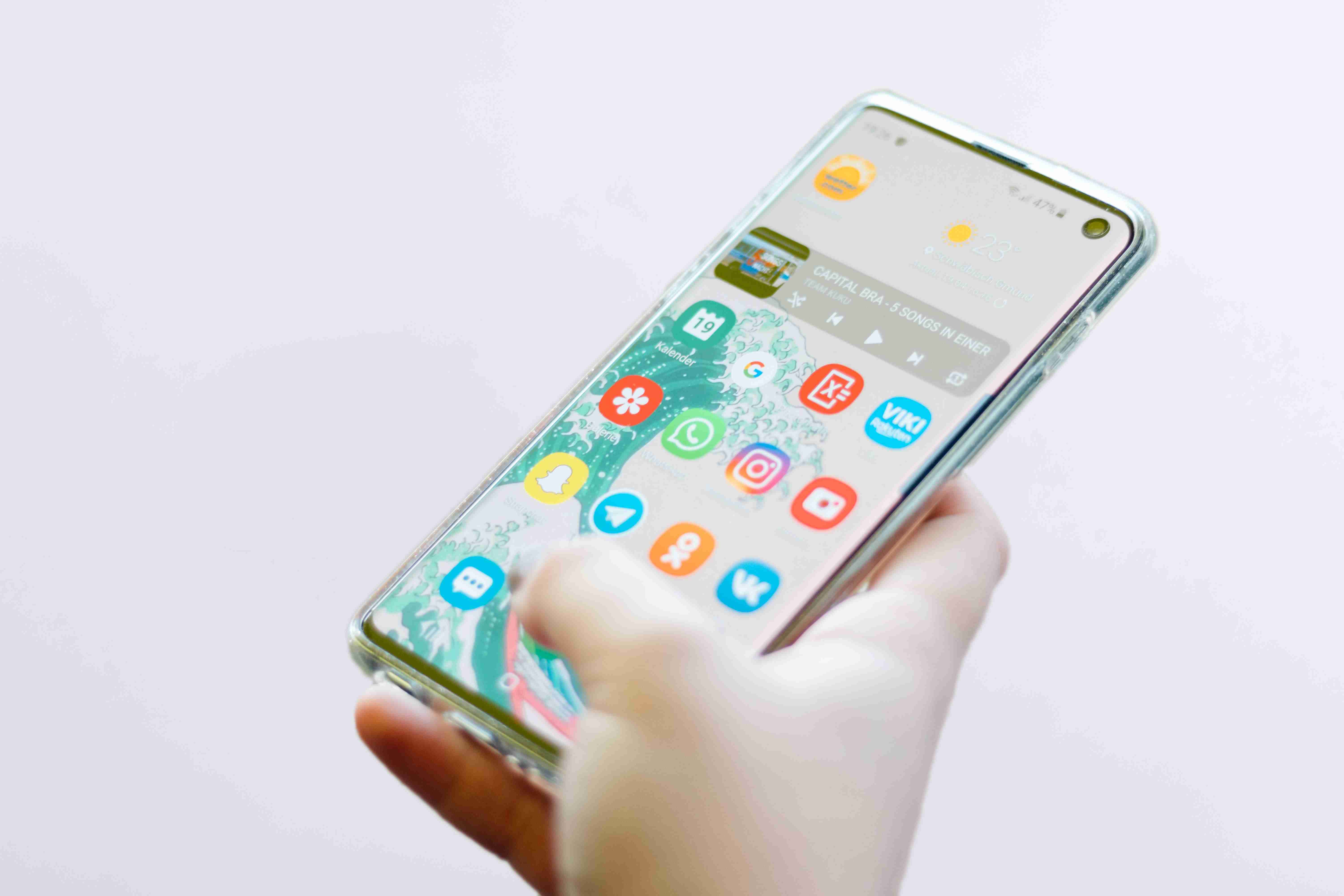 Ilustrasi smartphone. Tekkomsel dan XL mulai melakukan uji coba blokir ponsel berbasis IMEI. (Foto:unsplash)