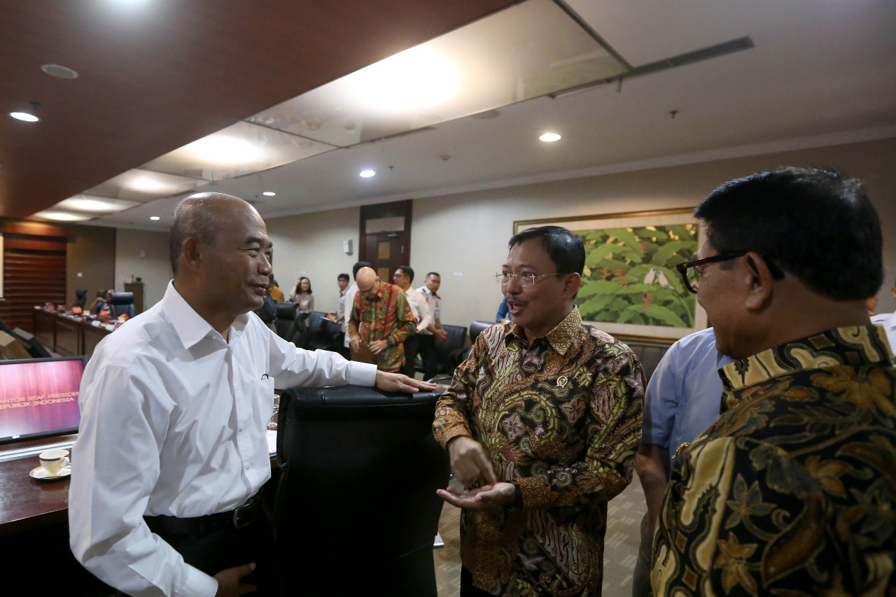 Menteri Koordinator Pembangunan Manusia dan Kebudayaan (Menko PMK) Muhadjir Effendy dalam rapat koordinasi menghadapi viros corona bersama Menteri Kesehatan (Menkes) Terawan. (Foto: Asmanu Sudharso/Ngopibareng.id)