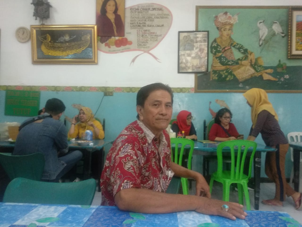 Hendri Sudikto, Pemilik Warung (Foto: Rizqi Mutqiyyah/Ngopibareng.id)