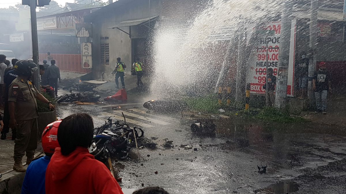 Kericuhan suporter di Blitar. (Foto: Dok/Antara)