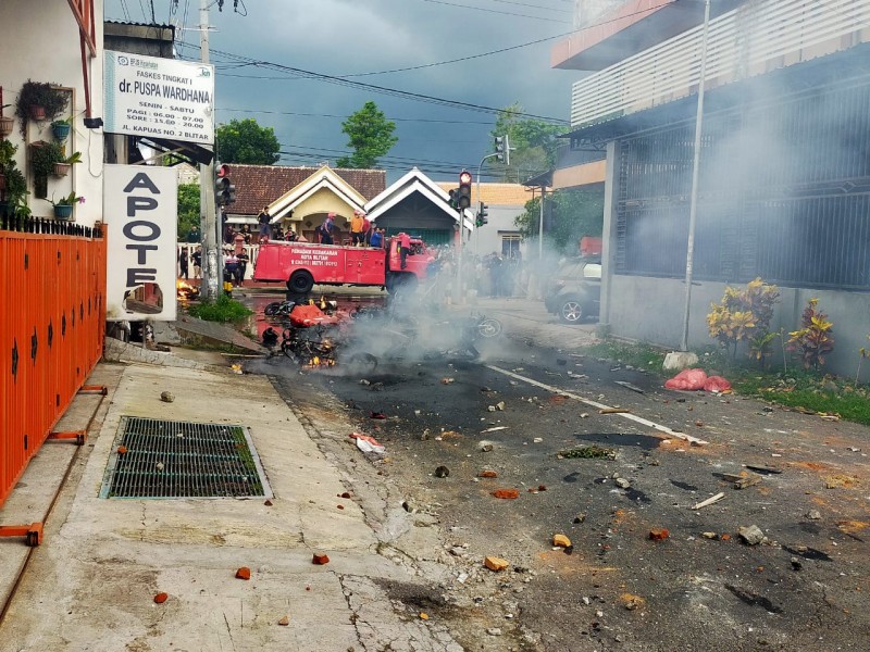 Kondisi usai kerusuhan di Kota Blitar, Selasa 18 Februari 2020. (Foto: Istimewa)