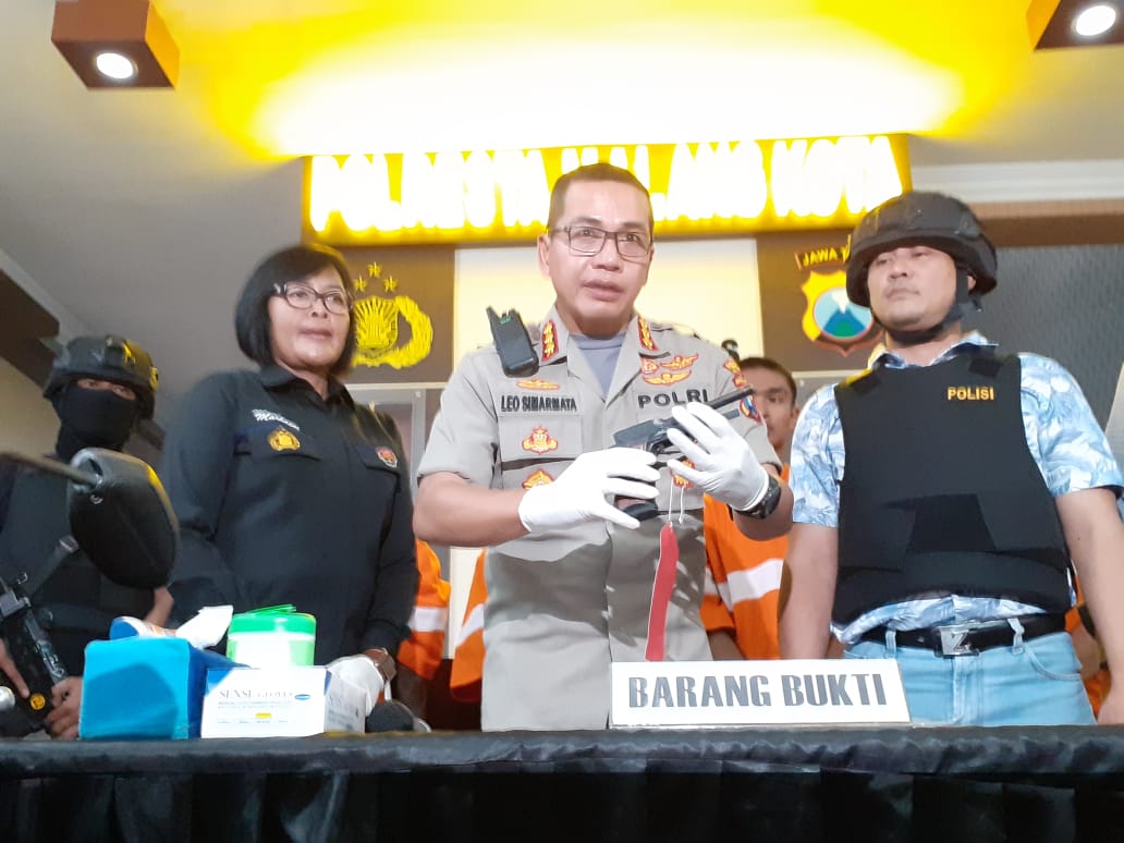 Kapolresta Malang Kota, Kombes Pol Leonardus Simarmata Harapantua Permata saat gelar kasus di Mapolresta Malang Kota (Foto: Lalu Theo/Ngopibareng.id)