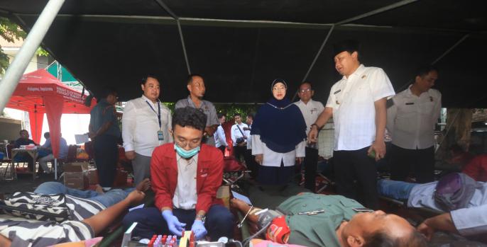 Bupati Pasuruan menghadiri bakti sosial donor darah. (Foto: Dok Humas)