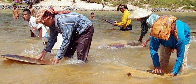 Penambang emas tradisional. (Foto: Wikipedia)