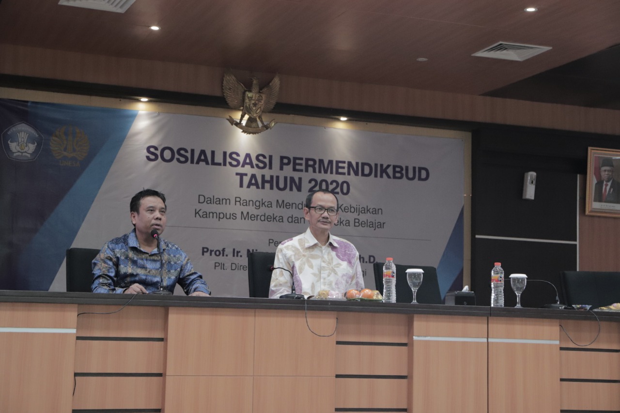 Plt. Direktur Jenderal Pendidikan Tinggi Kementerian Pendidikan dan Kebudayaan, Prof. Ir. Nizam, M.Sc., DIC., Ph.D (kanan) dalam acara sosialisasi Kampus Merdeka. (Foto: Istimewa)