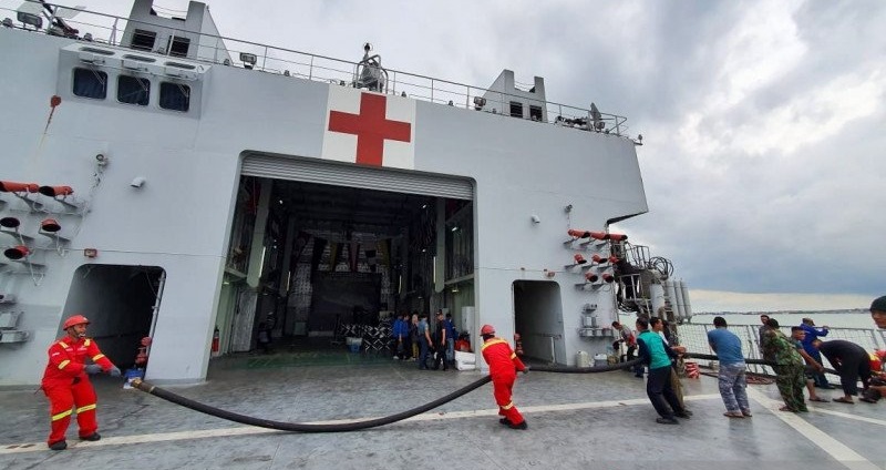 KRI Soeharso bersiap-siap berangkat. (Foto: Antara)