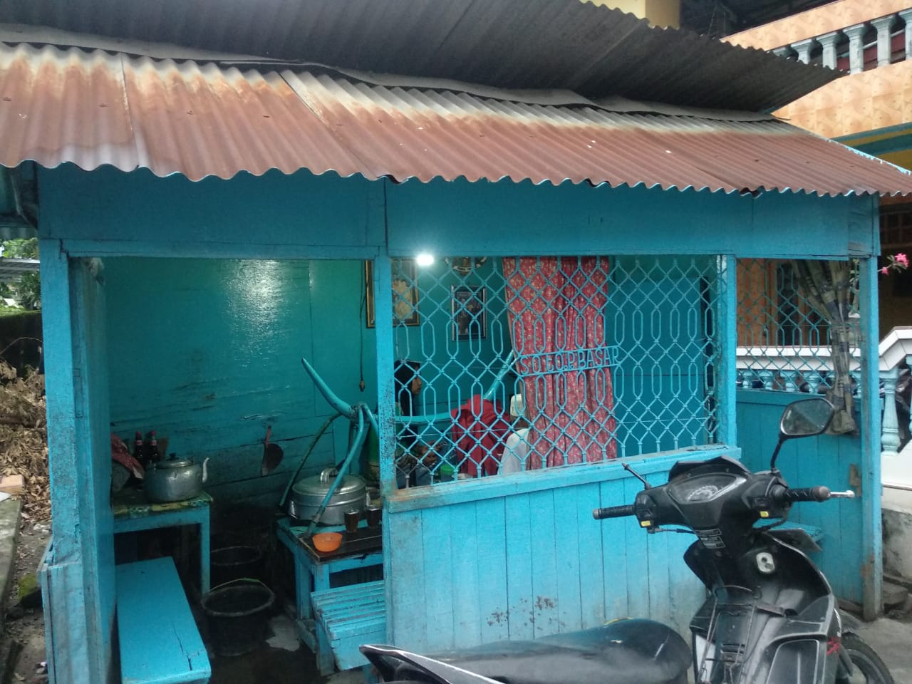 Tampak depan warung soto pak Basar di Kwaron, Jombang (Foto: Rizqi Mutqiyyah/Ngopibareng.id)