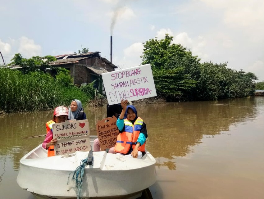 Penyusuran sungai (Foto: dokumen pribadi Thara Bening/Ngopibareng.id))