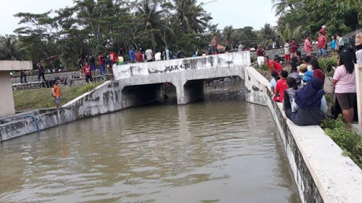 Lokasi underpass Kulon Progo, Jogjakarta, saat penuh dengan air hujan. (Foto: Istimewa)