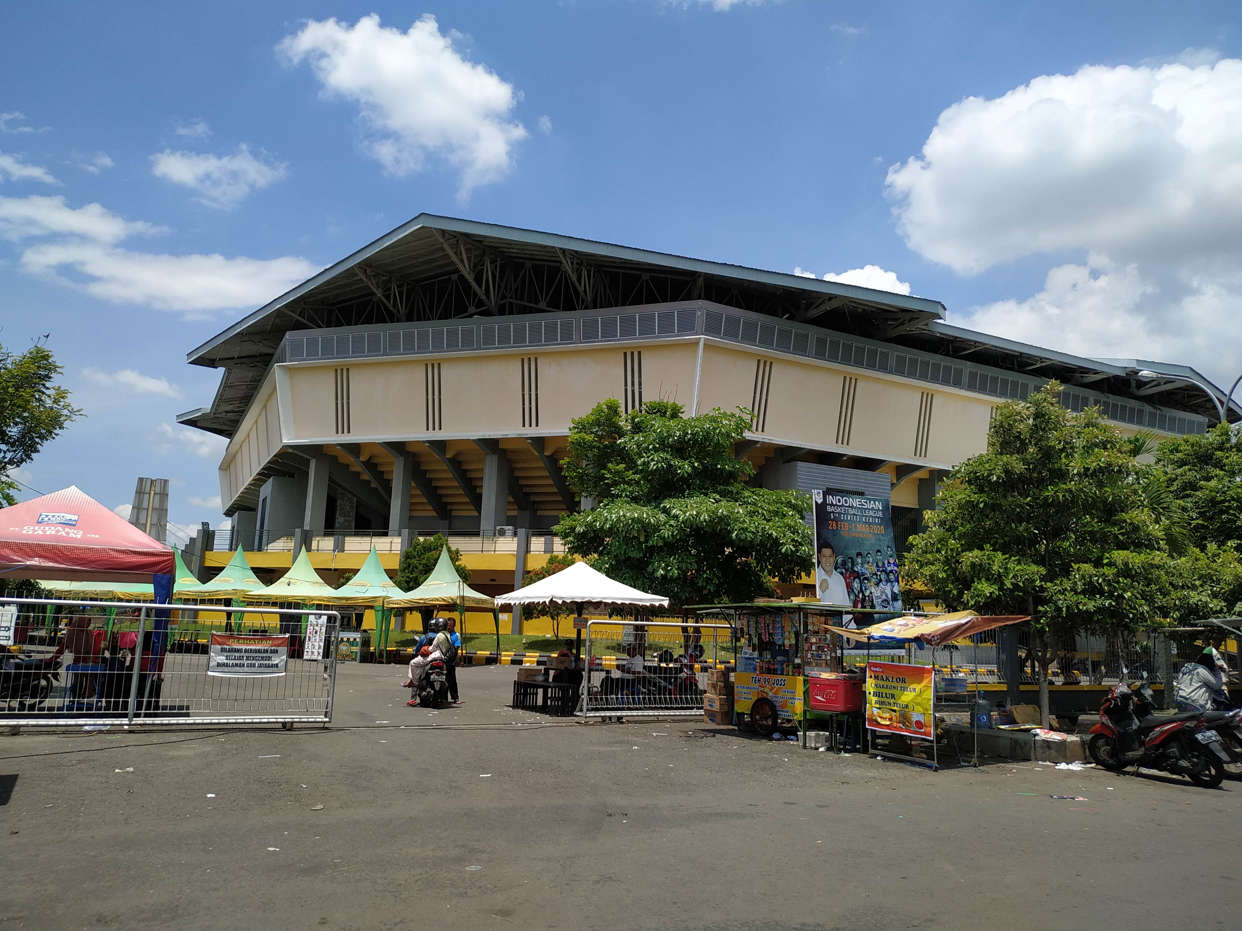 GOR Jayabaya Kediri siap selenggarakan IBL. (Foto: Fendi/ngopi bareng.id)