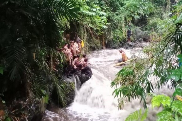 Tragedi susur Sungai Sempor menewaskan 10 siswa SMPN 1 Turi, Sleman, Jogjakarta. (Foto: Istimewa)