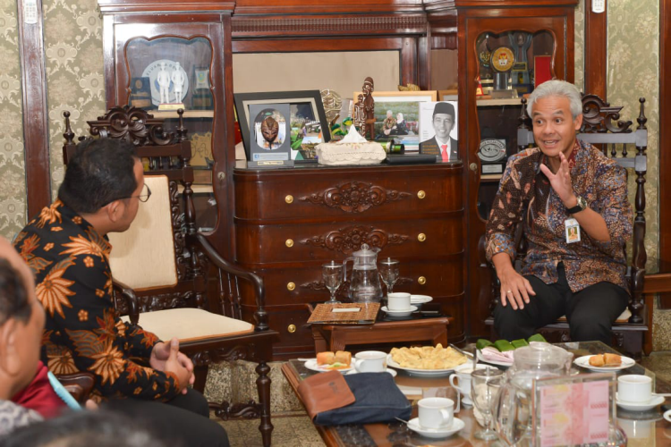 Gubernur Jawa Tengah Ganjar Pranowo saat menerima Kepala Kantor Perwakilan UNICEF Wilayah Jawa. (Foto: Humas/Jawa Tengah)