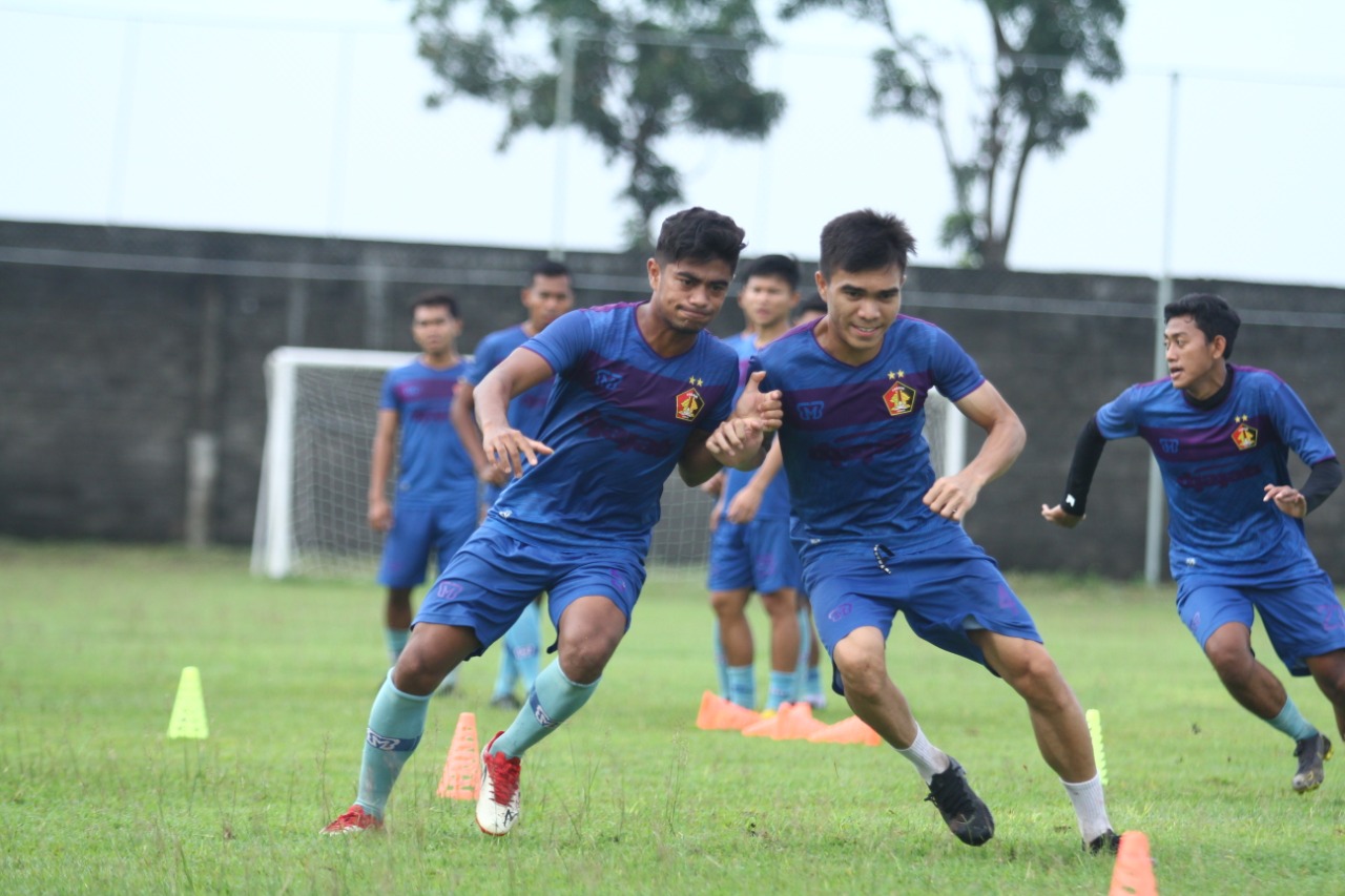 Tim Persik Kediri saat latihan persiapan lawan Persebaya. (Foto: Fendhy Plesmana/Ngonibareng.id)