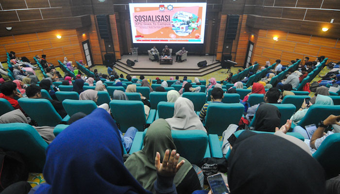 Ratusan mahasiswa mengikuti sosialisasi Goes To Campus di Ampietheater Kampus UIN Sunan Ampel, Surabaya  (Foto: Erfan Hazransyah/ngopibareng.id)