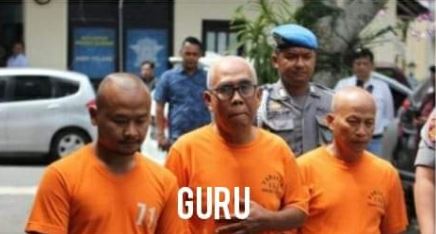 Guru yang dianggap bertanggungjawab susur sungai, digunduli polisi saat ditahan. (Foto: Istimewa)