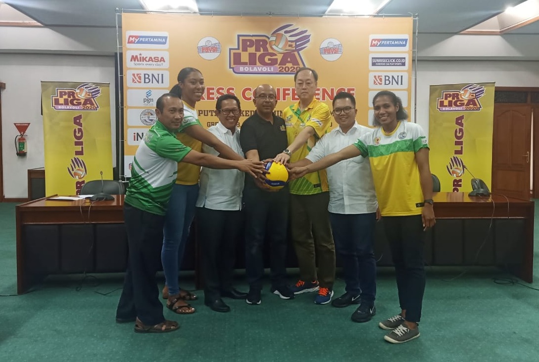 Pelaksanaan konferensi pers jelang putaran kedua Proliga 2020 di Wisma Kebomas, Kabupaten Gresik. (Foto: Fariz Yarbo/Ngopibareng.id)