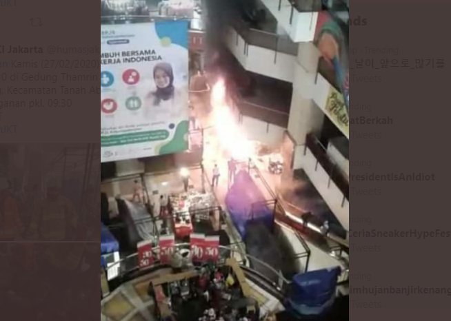 Kebakaran di lantai dasar Mal Thamrin City Blok A, Jalan Kebon Kacang, Jakarta Pusat, Kamis 27 Februari 2020. (Foto: Twitter @infojakfire)